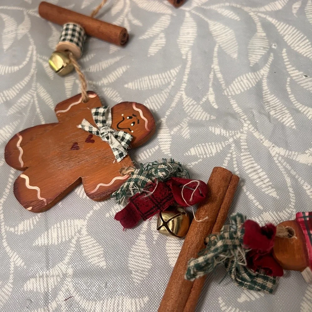 Vintage Rustic Christmas Garland Wooden Teddy Bear Gingerbread Cinnamon Sticks